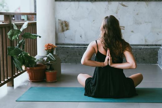 5 Yoga Poses That Office Ladies Must Know